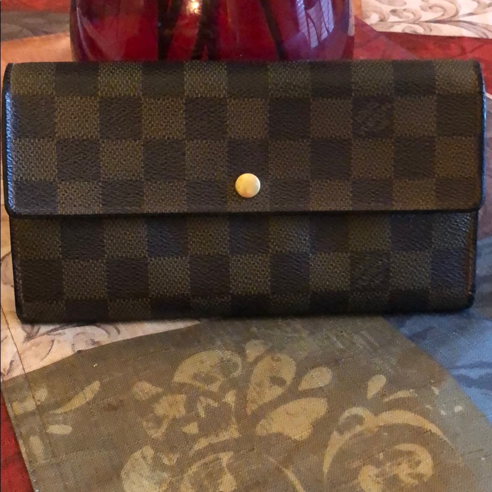 Authentic Louis Vuitton Portefeuille Sarah wallet